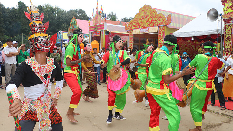Múa Sa Dăm phục vụ người dân dịp Lễ hội Ok Om Bok.