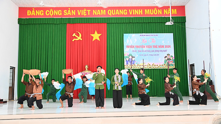 Tiết mục dự thi của đội Khối các cơ quan trực thuộc Bộ Chỉ huy Quân sự tỉnh Trà Vinh. Tiết mục dự thi của đội Khối các cơ quan trực thuộc Bộ Chỉ huy Quân sự tỉnh Trà Vinh.