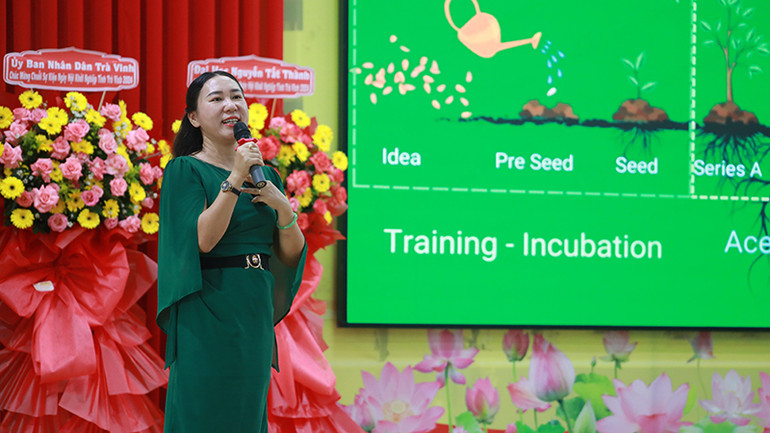 Phó Viện trưởng Viện Phát triển kinh tế số Việt Nam Bùi Thị Thủy Tiên trình bày tham luận. Phó Viện trưởng Viện Phát triển kinh tế số Việt Nam Bùi Thị Thủy Tiên trình bày tham luận.