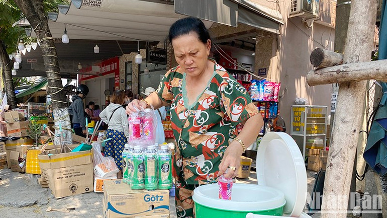 Dự báo, nắng nóng ở Nam Bộ có khả năng kéo dài đến khoảng ngày 10/4. (Ảnh: THANH TÂM) Dự báo, nắng nóng ở Nam Bộ có khả năng kéo dài đến khoảng ngày 10/4. (Ảnh: THANH TÂM)