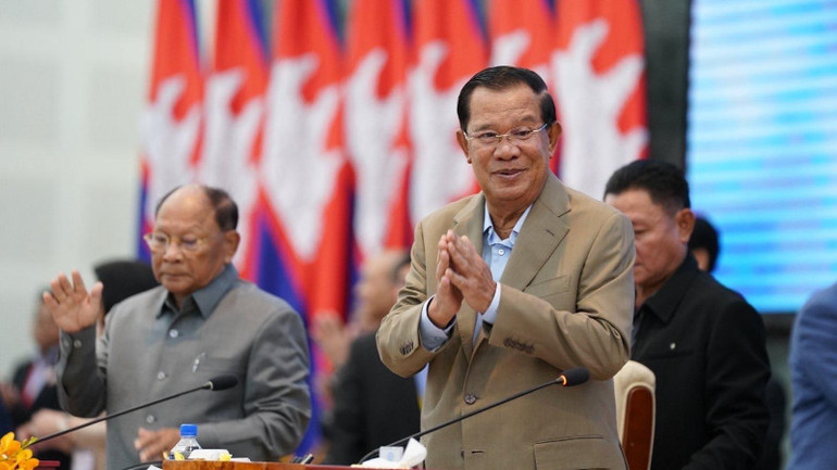 Hội nghị diễn ra dưới sự chủ trì của Chủ tịch CPP Samdech Techo Hun Sen (phải) và Chủ tịch danh dự CPP Samdech Heng Samrin. (Ảnh: Fresh News)