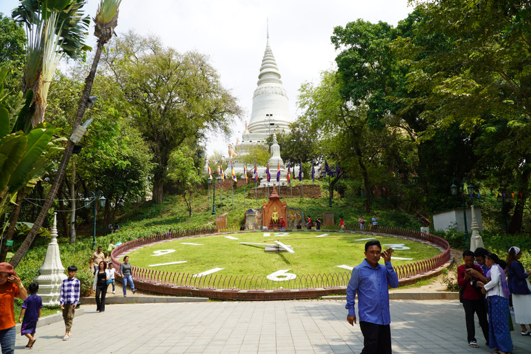 Giây phút giao thừa bước sang Năm mới, năm con Rồng 2024 tại Campuchia diễn ra vào lúc 22 giờ 17 phút ngày 13/4 (Ảnh: Nguyễn Hiệp)