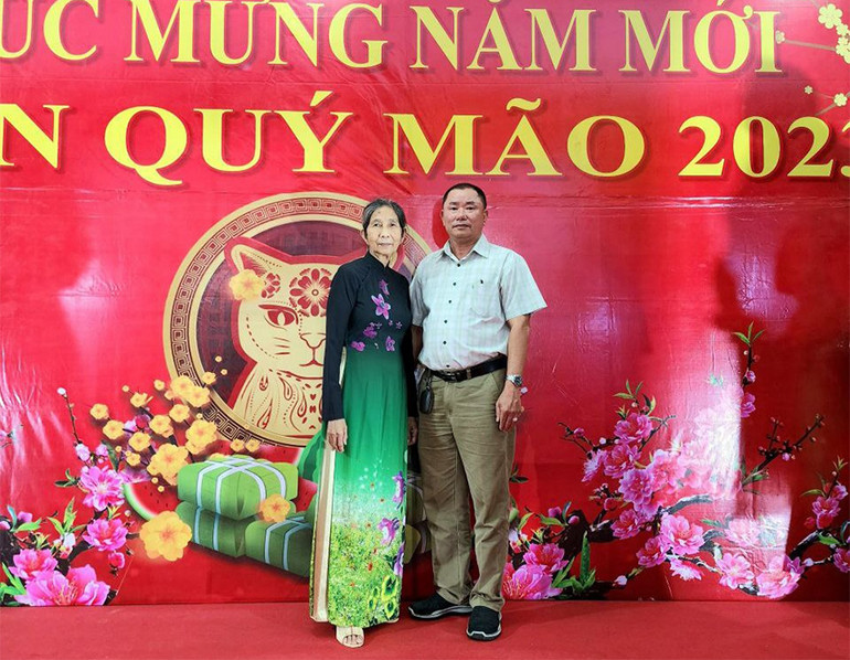 Cô giáo Nguyễn Thị Sương dự Tết cộng đồng do Cơ quan đại diện Việt Nam tổ chức. (Ảnh: NVCC)