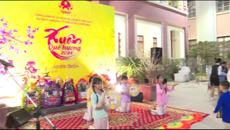 Chương trình Xuân Quê hương Giáp Thìn 2024 tại Tổng Lãnh sự quán Việt Nam tỉnh Battambang. (Ảnh: Sơn Xinh)