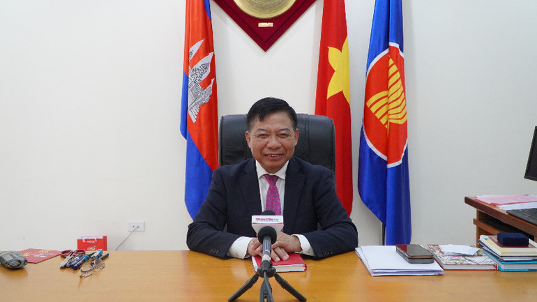 Đại sứ Nguyễn Huy Tăng bày tỏ vui mừng về sự phát triển mạnh mẽ trong quan hệ hữu nghị, hợp tác giữa hai nước Việt Nam và Campuchia (Ảnh: Nguyễn Hiệp) Đại sứ Nguyễn Huy Tăng bày tỏ vui mừng về sự phát triển mạnh mẽ trong quan hệ hữu nghị, hợp tác giữa hai nước Việt Nam và Campuchia (Ảnh: Nguyễn Hiệp)