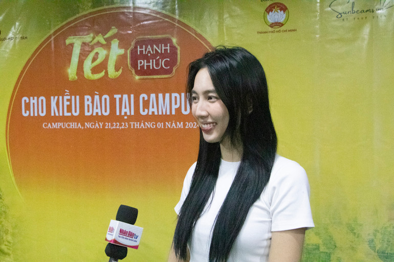 Hoa Hậu Nguyễn Thúc Thùy Tiên chia sẻ về tình cảm mến thương dành cho đồng bào sống xa Tổ quốc. Ảnh: SƠN XINH