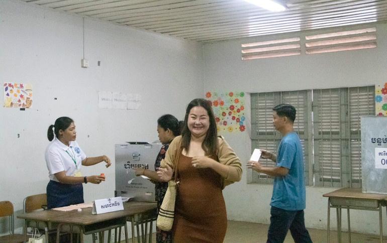 Cử tri bày tỏ niềm vui đi bầu cử.