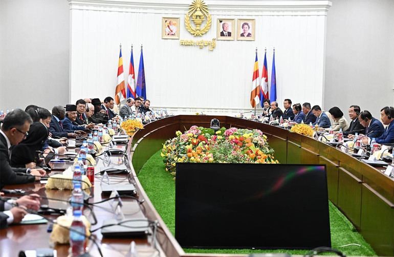 Các quan sát viên quốc tế đến từ nhiều quốc gia và tổ chức. (Ảnh: Fresh News)