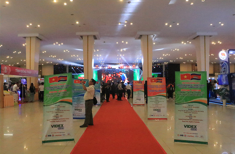 Sự kiện diễn ra trong khuôn khổ Hội chợ triển lãm sản phẩm kinh tế-quốc phòng Việt Nam-Campuchia 2023 (Ảnh: Nguyễn Hiệp)