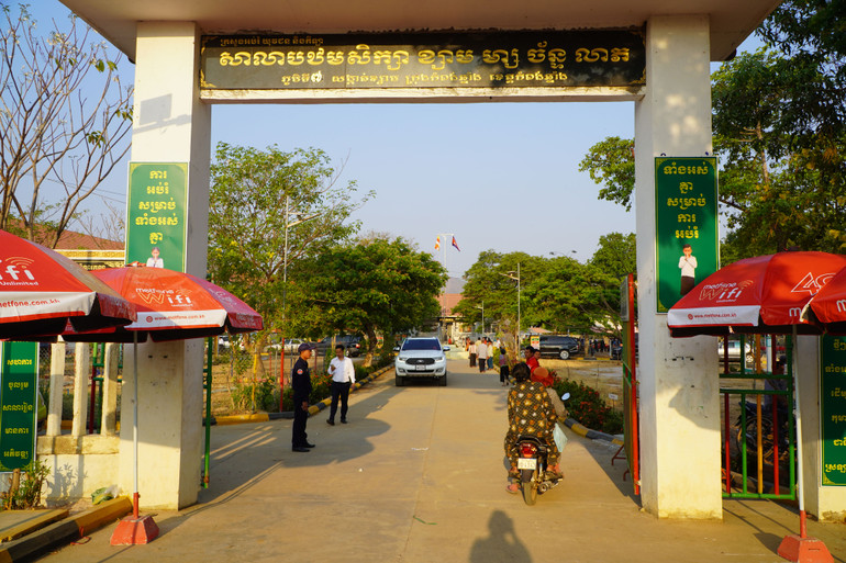 Bà con đến khám bệnh từ sáng sớm (Ảnh: Nguyễn Hiệp) Bà con đến khám bệnh từ sáng sớm (Ảnh: Nguyễn Hiệp)