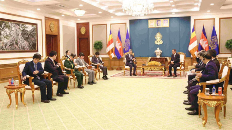 Buổi tiếp Đại sứ Việt Nam Nguyễn Minh Vũ chào xã giao diễn ra tại trụ sở Thượng viện Campuchia ở thủ đô Phnom Penh. (Ảnh: HUY VŨ)