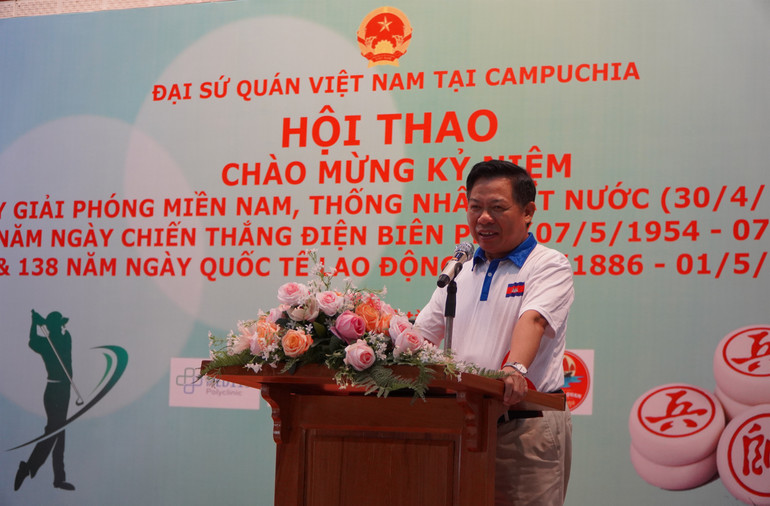 Đại sứ Nguyễn Huy Tăng phát biểu khai mạc hội thao. (Ảnh: Nguyễn Hiệp)