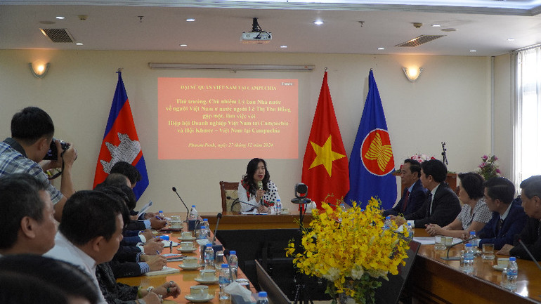 Thứ trưởng Lê Thị Thu Hằng lắng nghe ý kiến của đại biểu. (Ảnh: NGUYỄN HIỆP) Thứ trưởng Lê Thị Thu Hằng lắng nghe ý kiến của đại biểu. (Ảnh: NGUYỄN HIỆP)