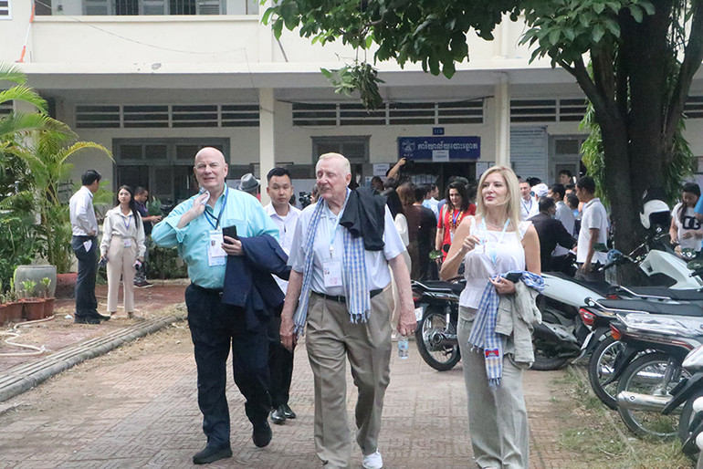 Hơn 600 quan sát viên quốc tế tham gia giám sát cuộc tổng tuyển cử. (Ảnh: NGUYỄN HIỆP)