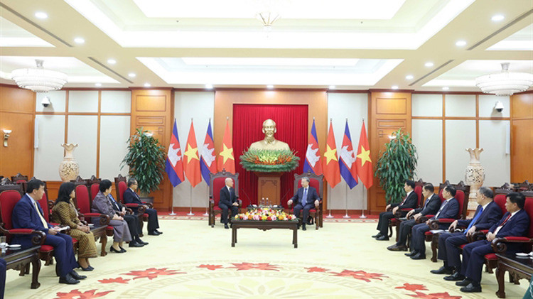 Tổng Bí thư Tô Lâm hội kiến Quốc vương Campuchia Norodom Sihamoni. (Ảnh: Khmer Times/TTXVN)