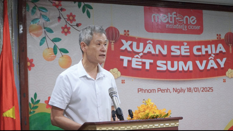 Đại sứ Việt Nam tại Campuchia Nguyễn Minh Vũ phát biểu ý kiến. (Ảnh NGUYỄN HIỆP)