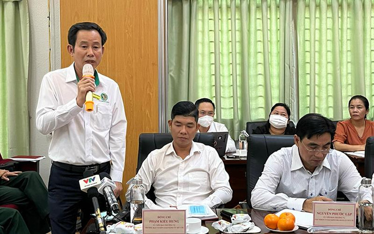 Nhiều cán bộ, nhân viên y tế có ý kiến, chia sẻ tại buổi gặp gỡ.