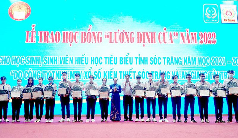 523 học sinh, sinh viên hiếu học tiêu biểu được nhận học bổng Lương Định Của 2022.