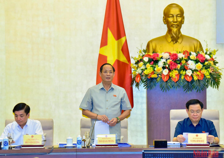 Phó Chủ tịch Quốc hội Trần Quang Phương, Trưởng đoàn giám sát điều hành nội dung buổi làm việc.