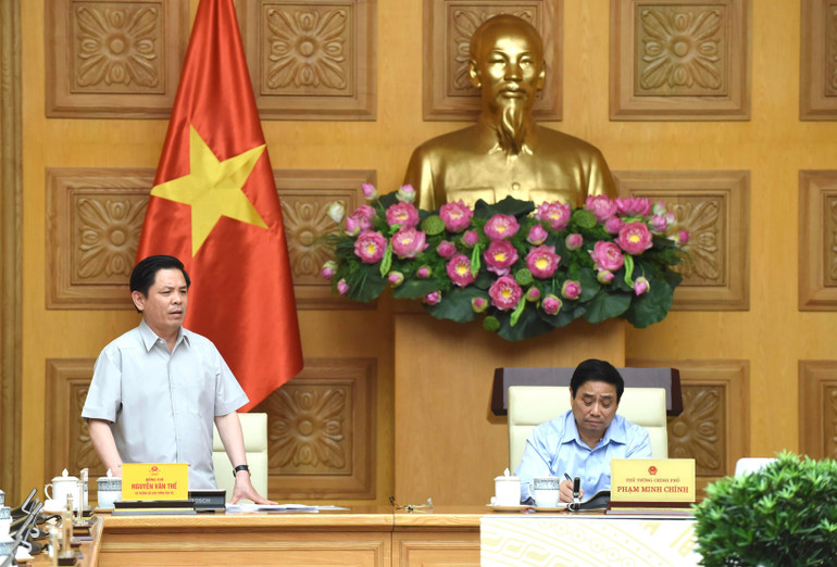 Bộ trưởng Giao thông vận tải phát biểu ý kiến tại Hội nghị.