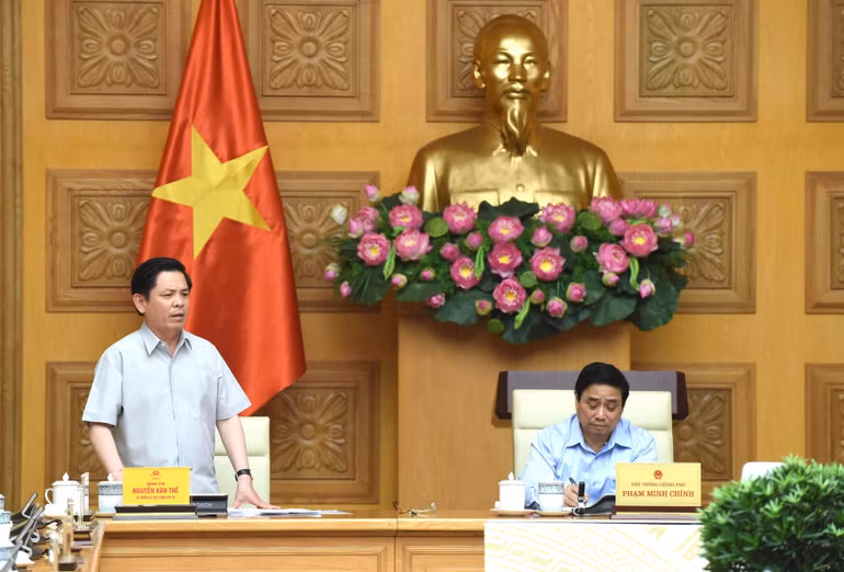 Bộ trưởng Giao thông vận tải phát biểu ý kiến tại Hội nghị.