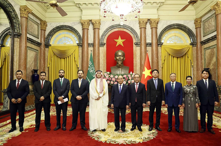 Chủ tịch nước Nguyễn Xuân Phúc với Đại sứ Vương quốc Saudi Arabia Mohammed Ismaeil A.Dahlwy.