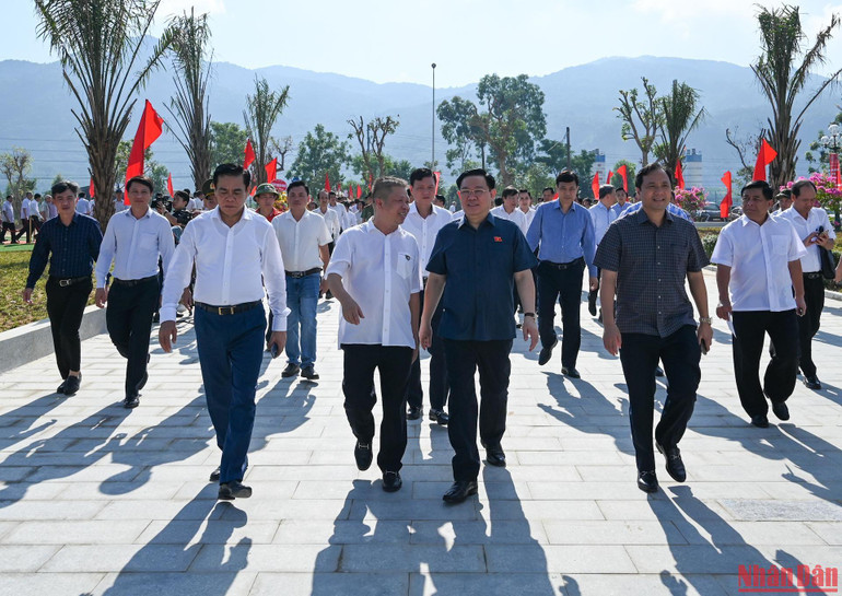 [Ảnh] Chủ tịch Quốc hội Vương Đình Huệ thăm và làm việc tại tỉnh Hà Tĩnh ảnh 4