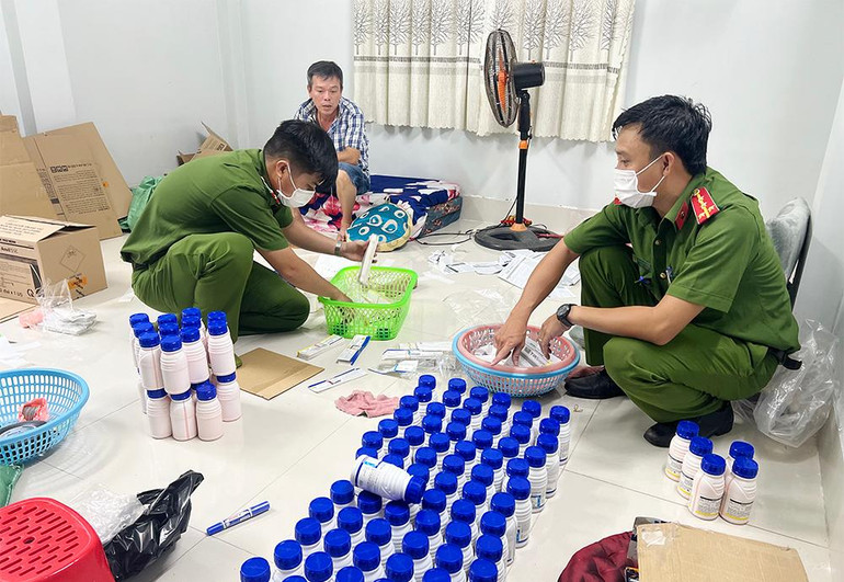 Số tang vật thu giữ tại nhà Giác thuê.