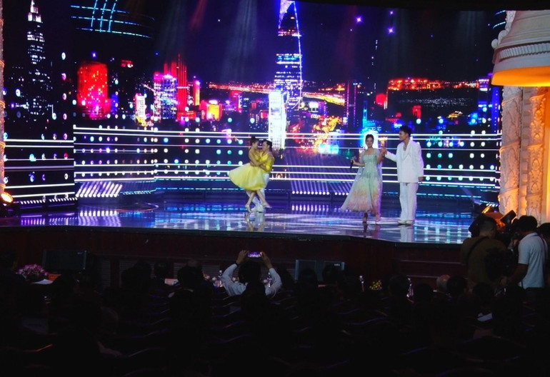 Tiết mục văn nghệ chào mừng khai mạc Liên hoan Phát thanh toàn quốc lần thứ XV tại Thành phố Hồ Chí Minh.