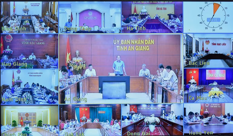 Tham dự hội nghị tại 33 điểm cầu địa phương có các đồng chí Chủ tịch Ủy ban nhân dân các tỉnh, thành phố có dự án đi qua là thành viên Ban Chỉ đạo.