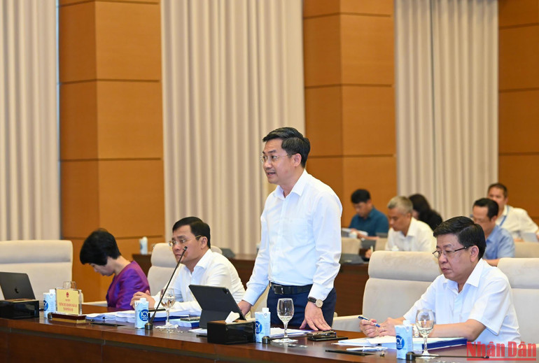 Phó Chủ tịch Ủy ban nhân dân thành phố Hà Minh Hải phát biểu tại buổi làm việc.