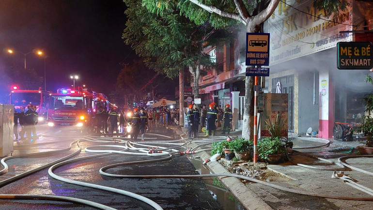 Hiện trường vụ cháy. Hiện trường vụ cháy.