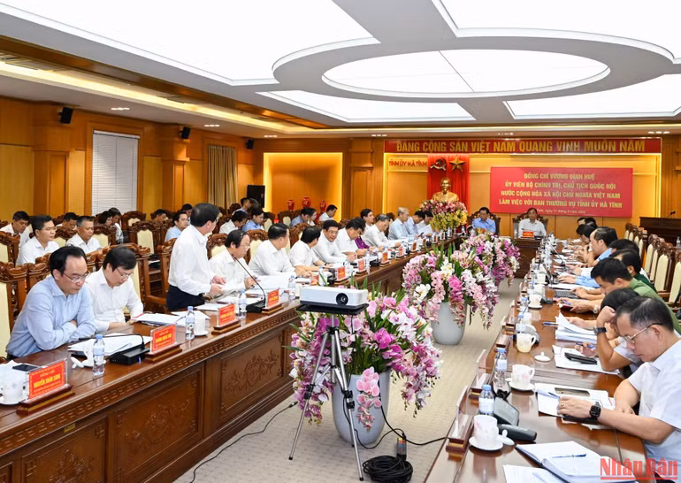 [Ảnh] Chủ tịch Quốc hội Vương Đình Huệ thăm và làm việc tại tỉnh Hà Tĩnh ảnh 2