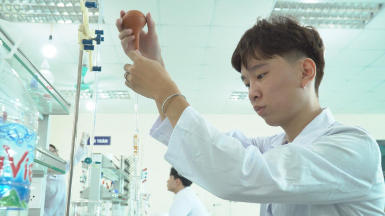 Chàng trai “Vàng”Hóa học quốc tế đầu tiên ở Hà Nam ảnh 1 Chàng trai “Vàng”Hóa học quốc tế đầu tiên ở Hà Nam ảnh 1