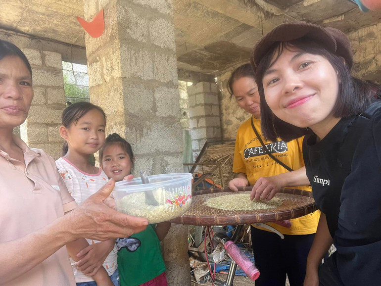 Đinh Thị Huyền và các phụ nữ ở bản Bướt đã hồi sinh giống lúa bản địa Tẻ Râu