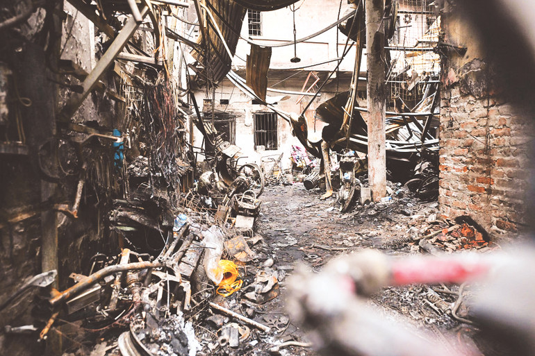 Hiện trường vụ cháy tại ngõ 119 Trung Kính, Cầu Giấy (Hà Nội). Ảnh: Thành Đạt