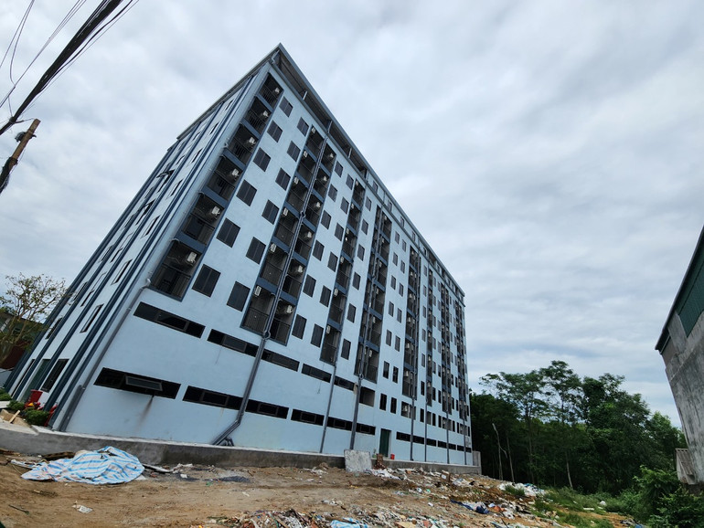 Chung cư sai phạm ở Thạch Thất đang bị "cắt ngọn" Chung cư sai phạm ở Thạch Thất đang bị "cắt ngọn"