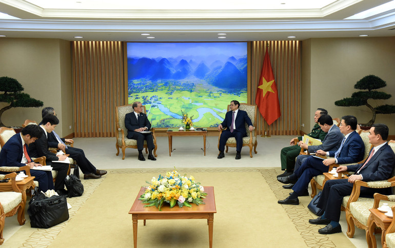 Tại cuộc gặp, hai bên trao đổi về các vấn đề khu vực và quốc tế cùng quan tâm, nhấn mạnh tầm quan trọng của thượng tôn pháp luật, đoàn kết quốc tế, đề cao chủ nghĩa đa phương trong quan hệ quốc tế, vì hòa bình, ổn định, hợp tác, phát triển trong khu vực và trên thế giới, bảo đảm an ninh, an toàn, tự do hàng hải, hàng không trên biển, giải quyết các tranh chấp bằng biện pháp hòa bình trên cơ sở luật pháp quốc tế.