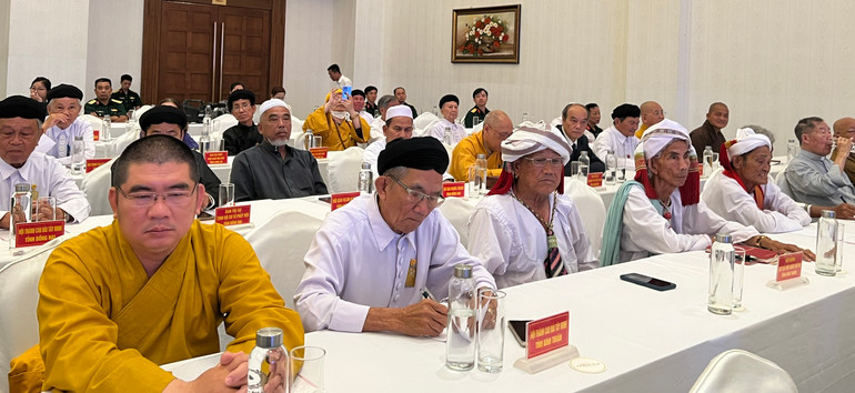 Đại biểu chức sắc các tôn giáo tham dự buổi gặp mặt.
