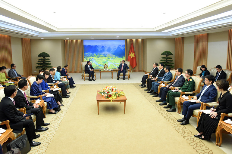 Hai bên nhất trí tiếp tục phối hợp chặt chẽ và ủng hộ nhau tại các diễn đàn khu vực và quốc tế. Hai bên nhất trí tiếp tục phối hợp chặt chẽ và ủng hộ nhau tại các diễn đàn khu vực và quốc tế.