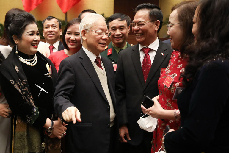 Tổng Bí thư Nguyễn Phú Trọng với các đại biểu tham dự Hội nghị Văn hóa toàn quốc triển khai thực hiện Nghị quyết Đại hội đại biểu toàn quốc lần thứ XIII của Đảng. (Ảnh: tapchicongsan.org.vn) Tổng Bí thư Nguyễn Phú Trọng với các đại biểu tham dự Hội nghị Văn hóa toàn quốc triển khai thực hiện Nghị quyết Đại hội đại biểu toàn quốc lần thứ XIII của Đảng. (Ảnh: tapchicongsan.org.vn)