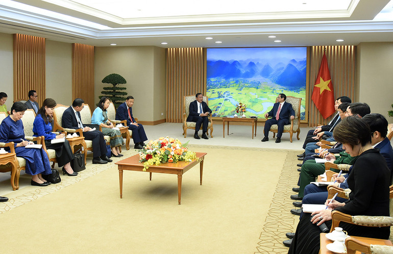 Hai bên nhất trí tiếp tục phối hợp chặt chẽ và ủng hộ nhau tại các diễn đàn khu vực và quốc tế; cùng nhau đóng góp xây dựng một Cộng đồng ASEAN đoàn kết, vững mạnh và thịnh vượng. Hai bên nhất trí tiếp tục phối hợp chặt chẽ và ủng hộ nhau tại các diễn đàn khu vực và quốc tế; cùng nhau đóng góp xây dựng một Cộng đồng ASEAN đoàn kết, vững mạnh và thịnh vượng.