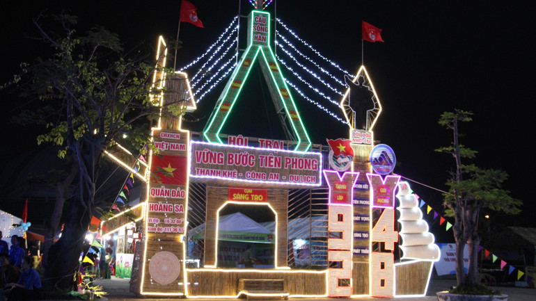 Các tiểu trại rực rỡ tại Hội trại.