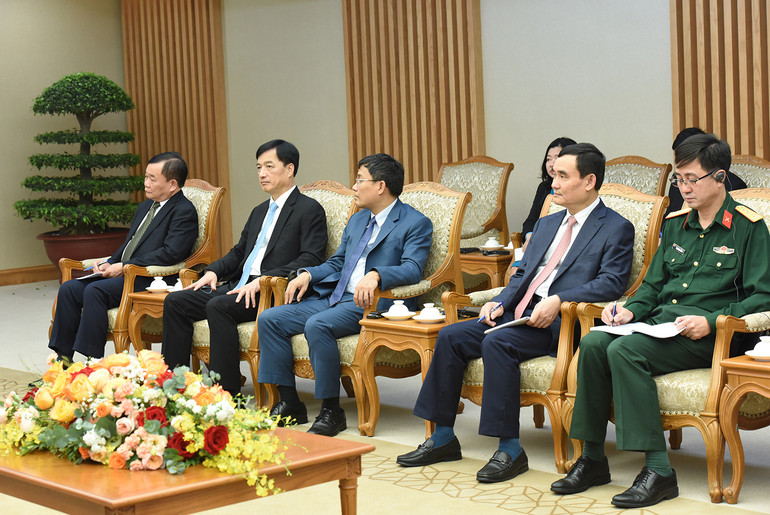 Đại diện lãnh đạo các bộ, ban, ngành của chính phủ Việt Nam tham dự buổi tiếp. Đại diện lãnh đạo các bộ, ban, ngành của chính phủ Việt Nam tham dự buổi tiếp.