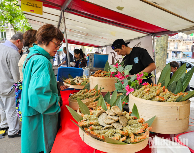 Ici Vietnam Festival là điểm hẹn cho những người đam mê khám phá ẩm thực Việt. (Ảnh: KHẢI HOÀN)