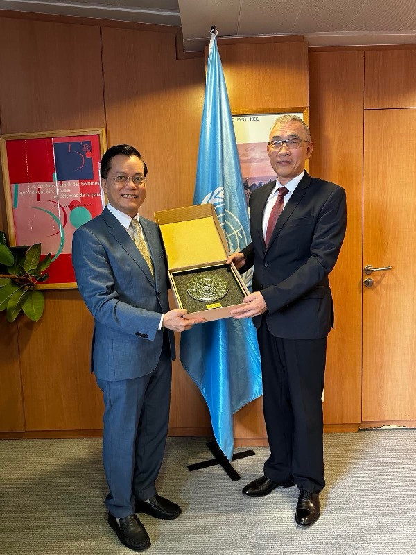 Thứ trưởng Ngoại giao Hà Kim Ngọc, Chủ tịch Ủy ban Quốc gia UNESCO Việt Nam đã có buổi tiếp xúc, làm việc với Phó Tổng Giám đốc UNESCO kiêm Trợ lý Tổng Giám đốc về Quan hệ đối ngoại và Ưu tiên Châu Phi Xing Qu.