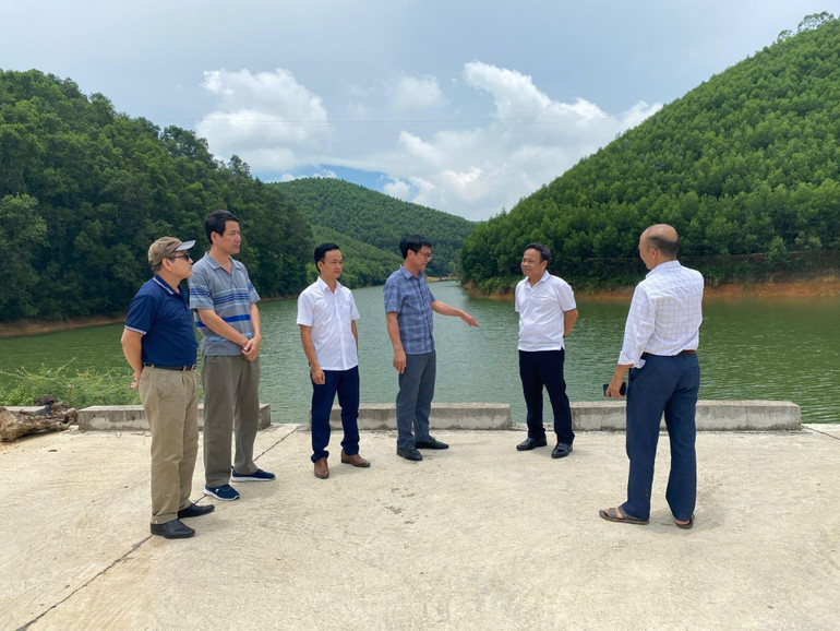 Nguồn khe Su giờ đã thành hồ thủy lợi quanh năm trong mát.