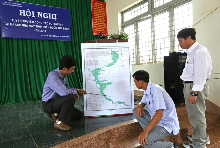 Công ty Thủy điện Buôn Kuốp thường xuyên tổ chức hội nghị tuyên truyền công tác phòng, chống thiên tai và tìm kiếm cứu nạn.