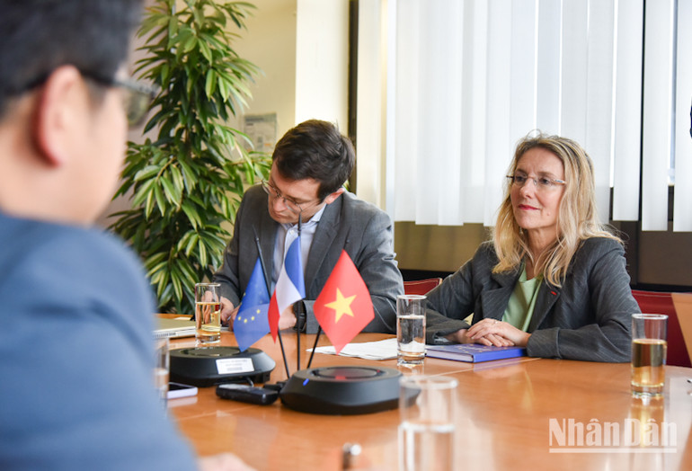 Bà Anne-Marie Jean đánh giá cao những thành tựu phát triển của Việt Nam trong những năm qua. (Ảnh: MINH DUY)