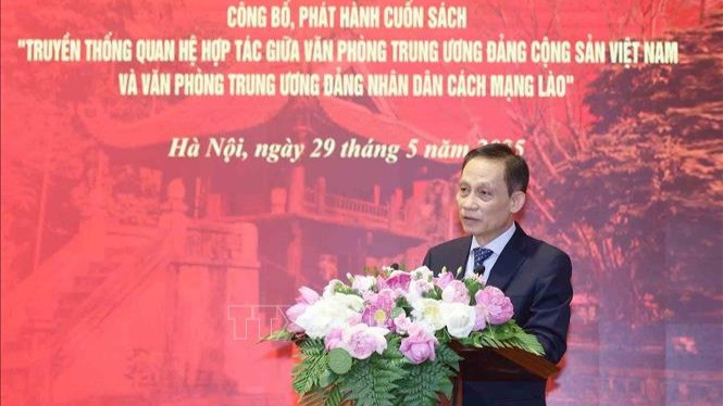 Đồng chí Lê Hoài Trung, Bí thư Trung ương Đảng, Chánh Văn phòng Trung ương Đảng phát biểu tại Hội nghị. (Ảnh: TTXVN) Đồng chí Lê Hoài Trung, Bí thư Trung ương Đảng, Chánh Văn phòng Trung ương Đảng phát biểu tại Hội nghị. (Ảnh: TTXVN)
